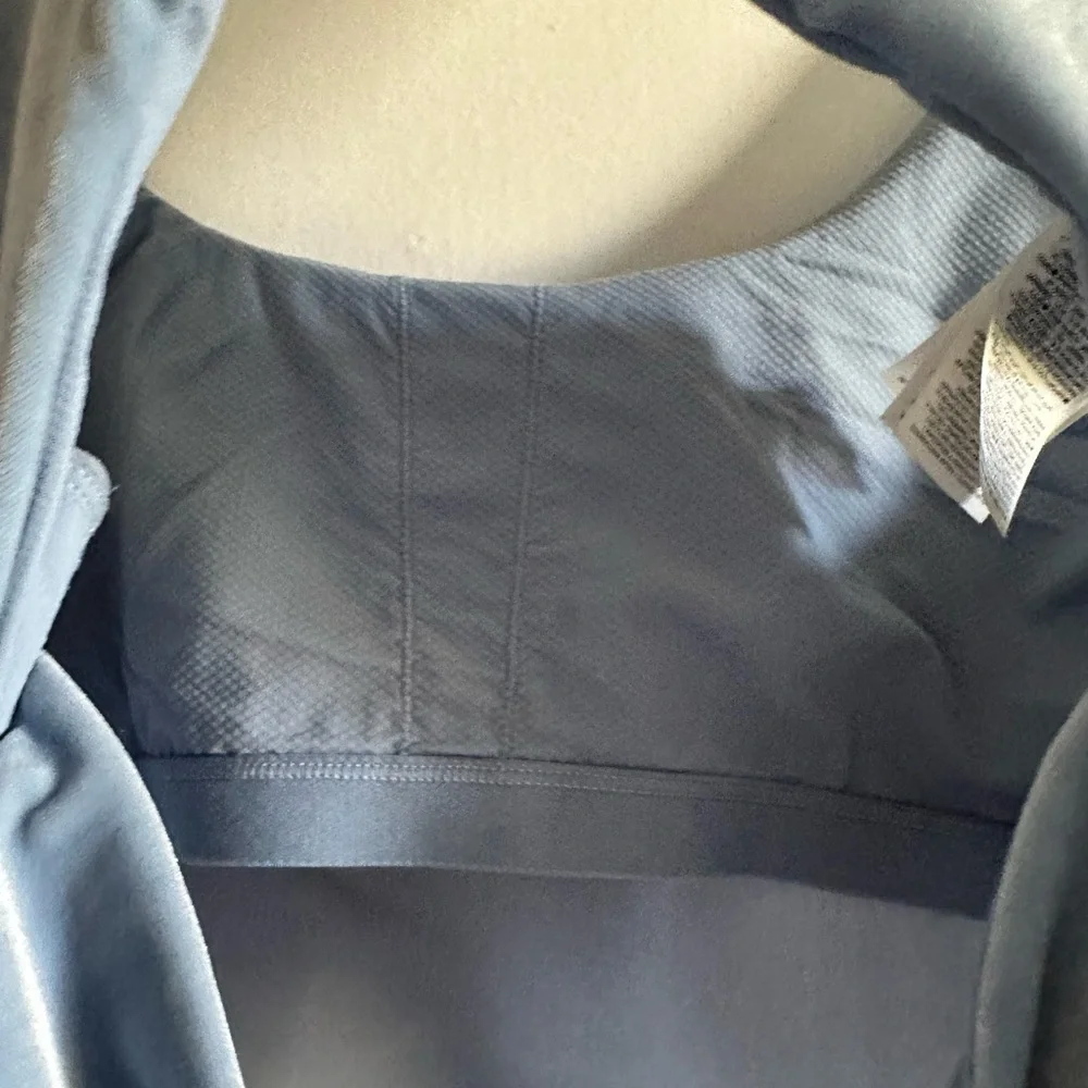 Athleta Light Blue Plush Velvet Cut Out Crop Scoop Shelf Bra Tank size Medium - Picture 5 of 7